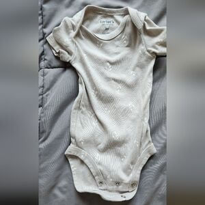 💙 3 Months Carter's Soft Beige Baby Bodysuit